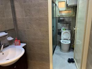 شقة فندقية بالبحر الاعظم كل الغرف مطله على النيل 3 غرف وحمامين ومطبخ ورسبشن