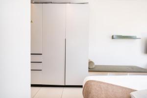 The Rose 706: 7th Floor Modern Studio Apartment