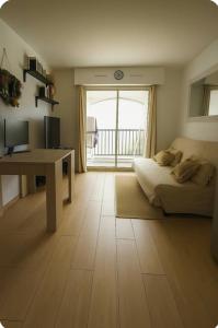 2 pièces dans résidence avec piscine proche centre ville Frejus