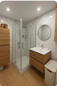 2 pièces dans résidence avec piscine proche centre ville Frejus