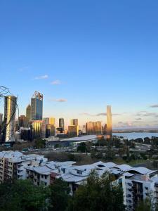 CBD Edge 1BR on Mounts Bay Road