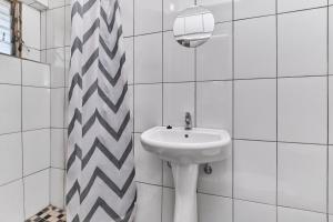 Fully Equipped Cottage Room with Backup Utilities