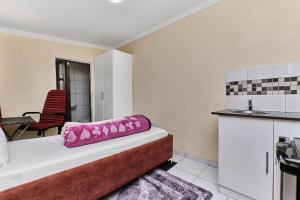 Fully Equipped Cottage Room with Backup Utilities