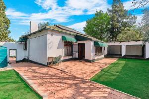 Fully Equipped Cottage Room with Backup Utilities