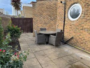 Comfortable, London 1 Bed Garden