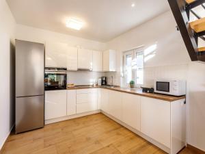 Brand new countryside villa with heated pool, 30 min from the coast