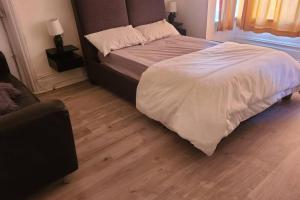 Apartment - Sleeps 2 - Parking - WiFi