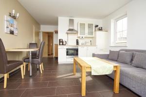 Schicke FeWo mit Terrasse, gratis Nutzung vom AHOI Erlebnisbad und Sauna in Sellin - Haus De niege Wech FeWo 01