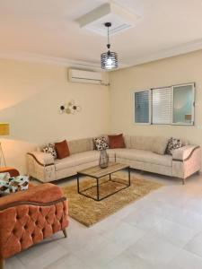 10 minutes from Monastir Airport, private apartment with a large open plan layout