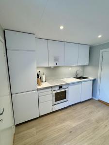 Cozy apartment by sherpa steps with free parking