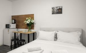 River House Apartments