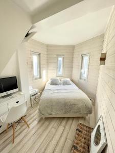 Ideally located , Eiffel Tower view