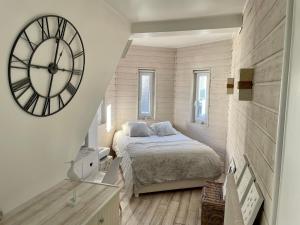 Ideally located , Eiffel Tower view