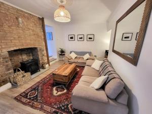 Two bedroom flat, with parking, 250m from the beach