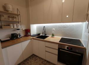 Purple Charm Elegant 1-Bedroom City Escape