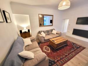 Two bedroom flat, with parking, 250m from the beach