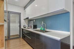 Monarchy Riverside Da Nang - Modern Stay & Pool