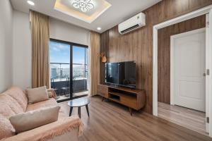 Monarchy Riverside Da Nang - Modern Stay & Pool