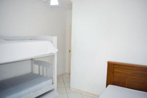 Apartamento com piscina, a 400 metros da praia maranduba