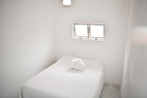 Apartamento com piscina, a 400 metros da praia maranduba