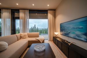 Aurora Luxe Chalet Ski-in Ski-out by Aavalevi