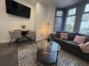 Central Embankment View Apartment 1BR