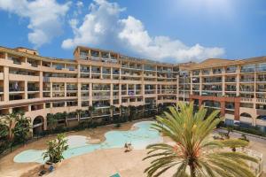 LX103 T2 balcon piscine et acces plage a Cannes