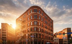 Elegant 2BR in the Vibrant Heart of Pittsburgh