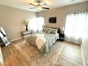 Cozy Modern Haven with Fireplace and Open Kitchen