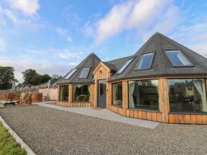 Ty Crwn - The Roundhouse