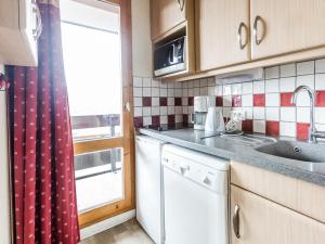 Appart 6 pers avec balcon, casiers à skis, proche pistes et commerces - FR-1-329-32