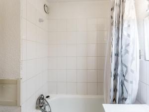 Studio rénové, 3 pers, proche pistes & commerces, parking gratuit - FR-1-329-50