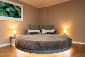 Wellness Retreat for 2 with Private Sauna & Whirlpool - Free Parking, Quiet City Center by HERO HOMES