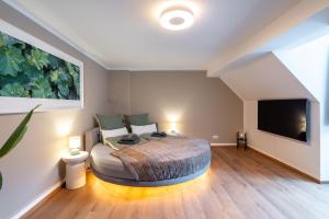 Wellness Retreat for 2 with Private Sauna & Whirlpool - Free Parking, Quiet City Center by HERO HOMES