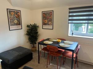 Gatwick 2 Bed Apartments Free Parking