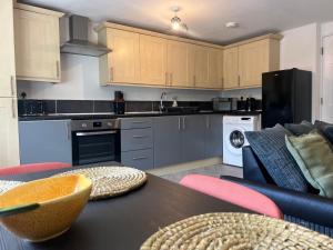 Gatwick 2 Bed Apartments Free Parking