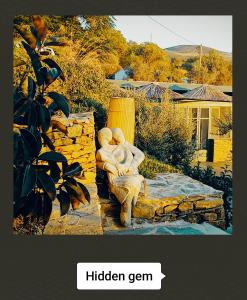 Secret garden in the Cyclades, a light retreat