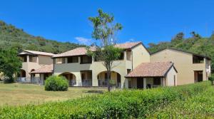Apartments 6 beds, first floor with private outdoor area, in Residence with swimming-pool
