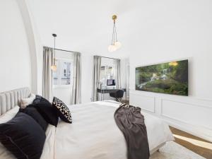 Luxury Penthouse in Center with Terrace & Direct Lift - The Piękna Residences