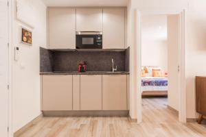 Modern 1-Bedroom Apartment in Exclusive Barrio Salamanca Ideal for 2, Near Golden mile , Goya I