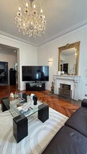 Champs Elysée Apprt II