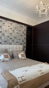 Champs Elysée Apprt II