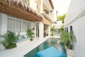 Villa Karibu Canggu-2BR with pool & rooftop