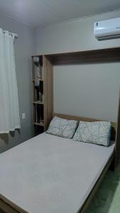 Casa aconchegante com 2 quartos com ar condicionado, 2 camas de casal, com garagem privativa