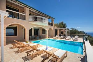 Anna Nissaki by Vintage Travel