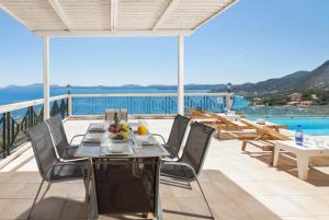 Anna Nissaki by Vintage Travel