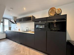 Cozy Penthouse Duplex with Private Rooftop Terrace near Vondelpark