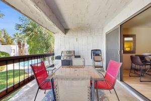 Palm Canyon Breeze - 8292