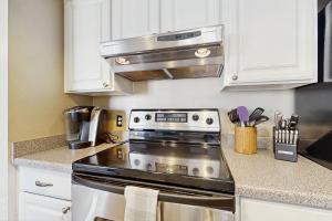 Palm Canyon Breeze - 8292