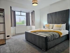 Bright & Elegant 2-Bedroom Stay in Stockport - 3hvězdičkové hotely ve městě Stockport